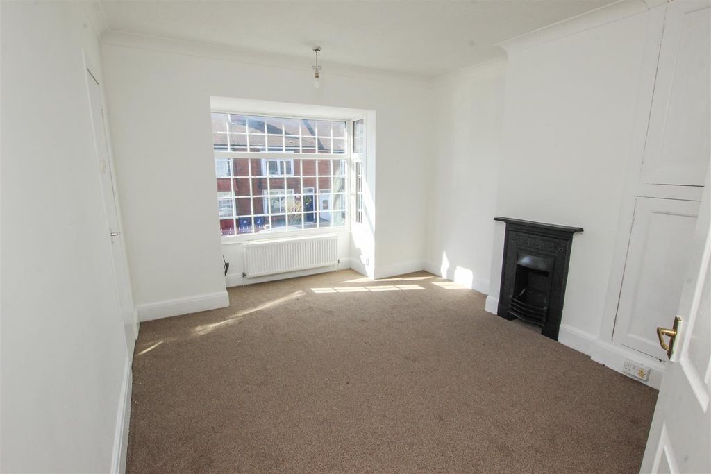 Property photo 2 of 12 Lounge