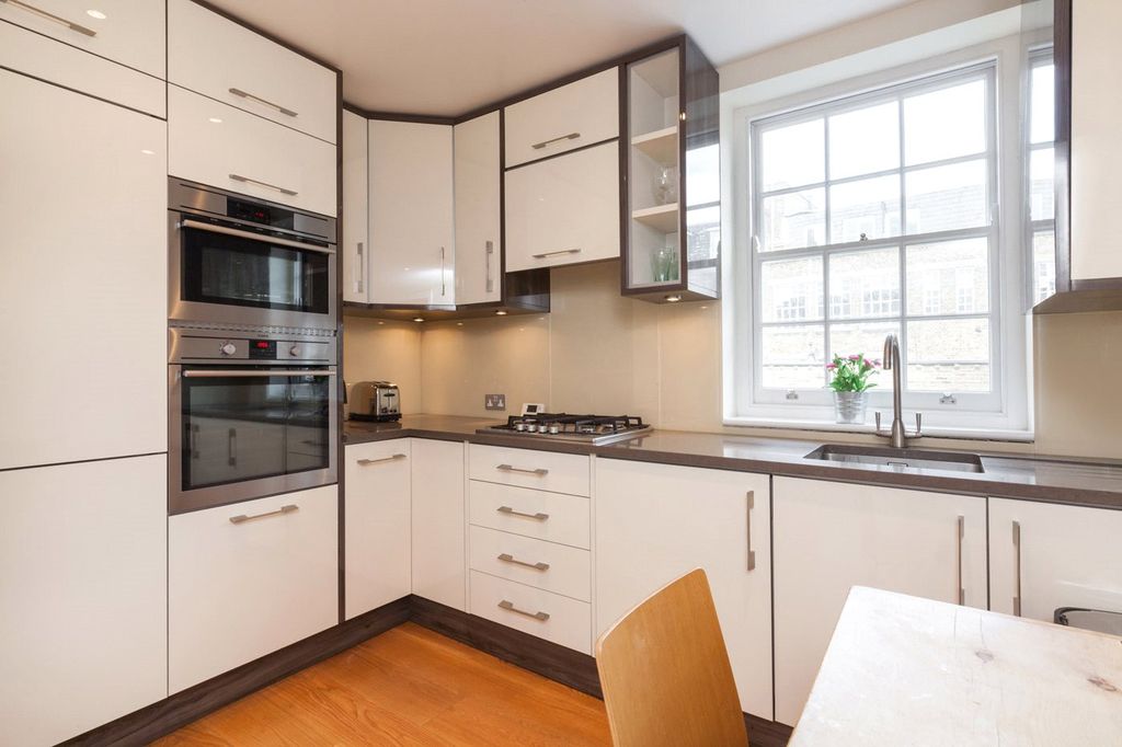 Property photo 2 of 12 Kitchen