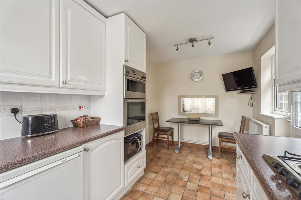 Property photo 3 of 19 Kitchen Breakfast Room