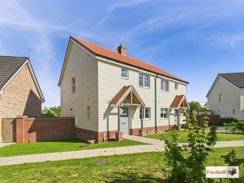 Property photo 2 of 35 Front Garden