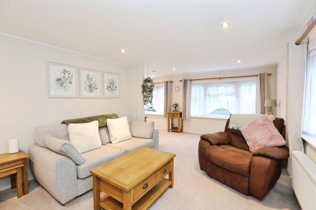 Property photo 2 of 12 Pbox-Img.Jpg