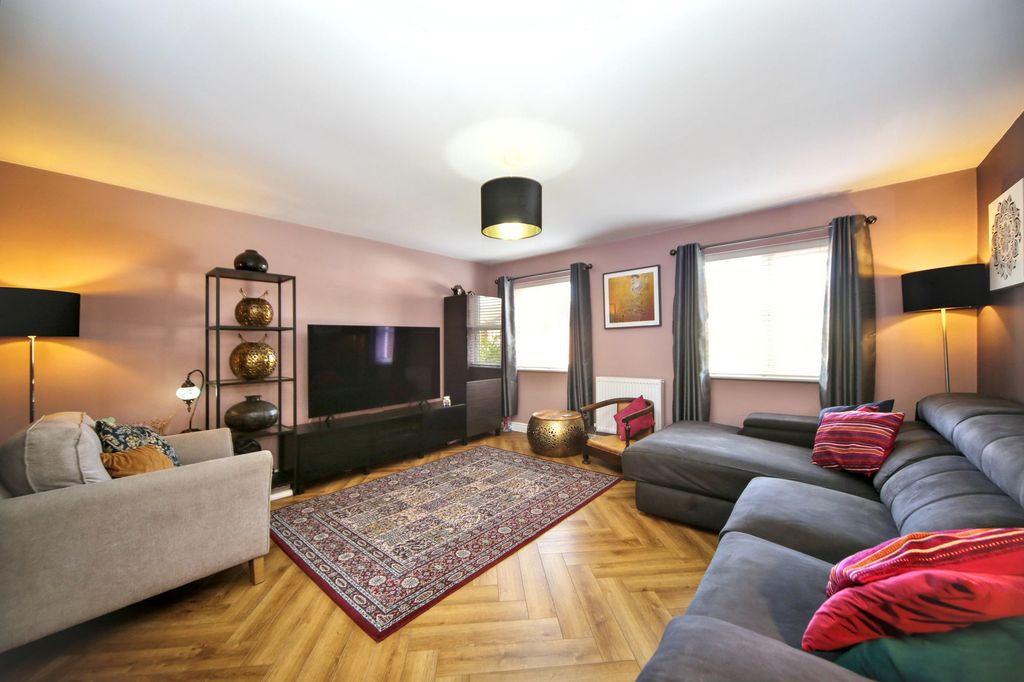 Property photo 2 of 25