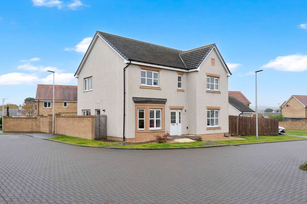 Property photo 1 of 41 Front Garden