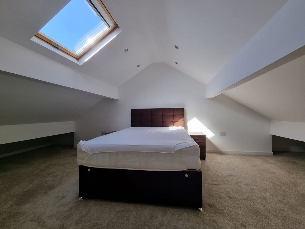 Property photo 1 of 12 Claremont Road