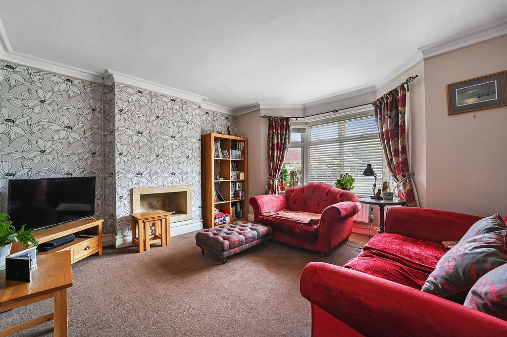 Property photo 2 of 17