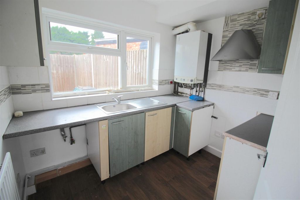 Property photo 3 of 12 Kitchen