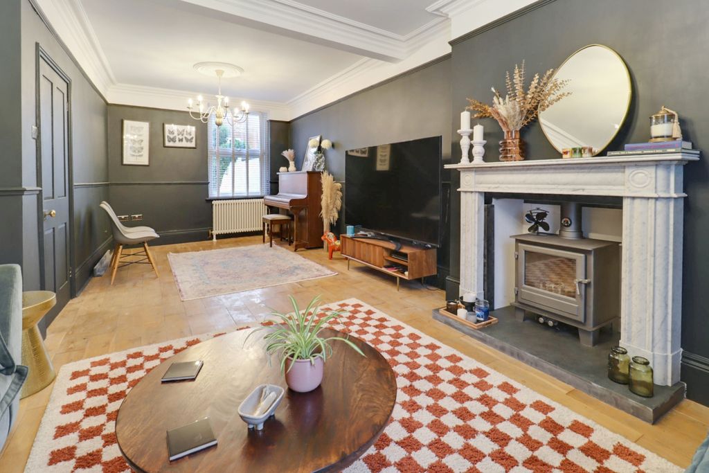 Property photo 2 of 15 Living Diner