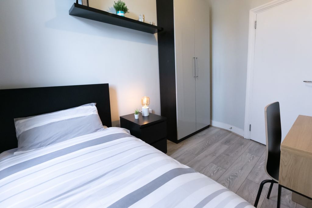 Property photo 2 of 19 Bedroom