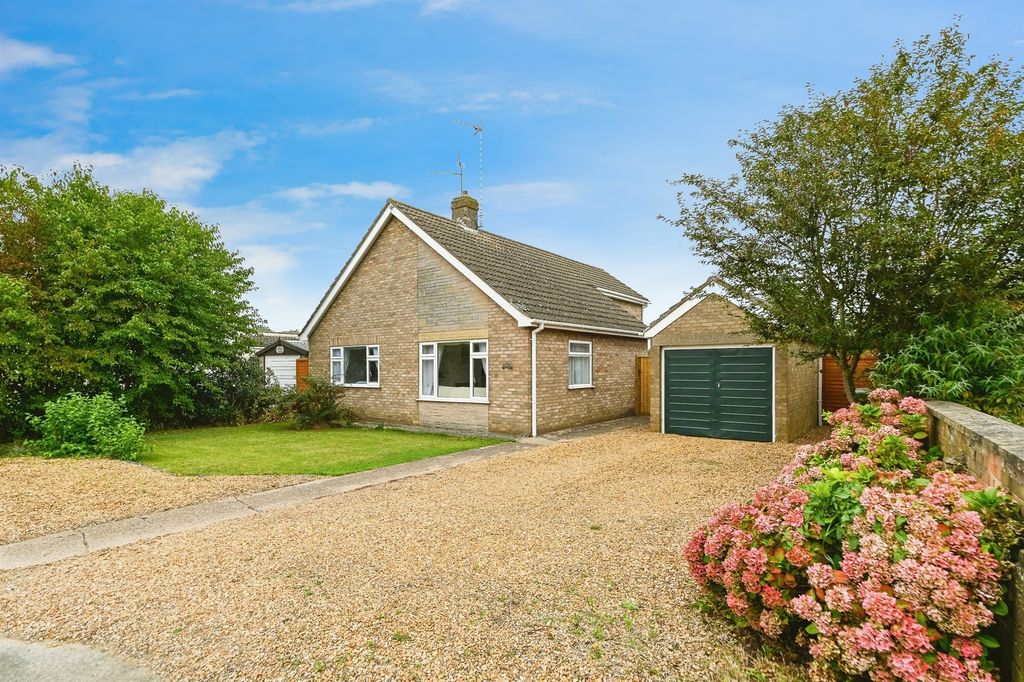 Property photo 2 of 17