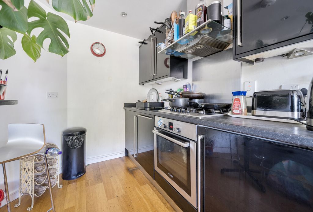 Property photo 3 of 13 1329337-5-6883410...