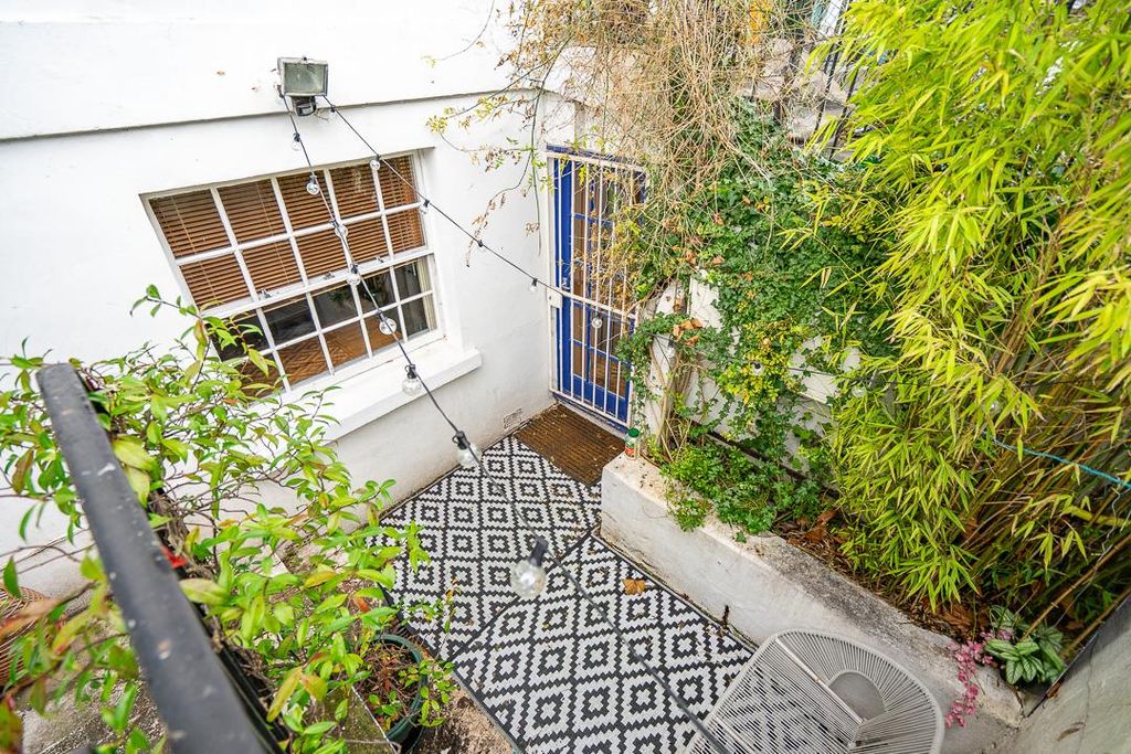 Property photo 2 of 17 Pic18.Jpg