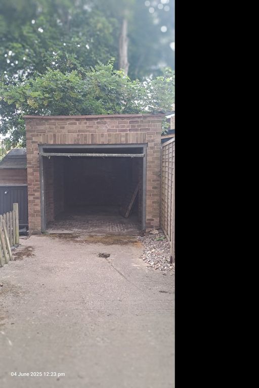 Property photo 1 of 2
