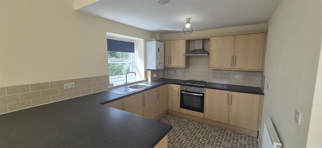 Property photo 3 of 13 Kitchen