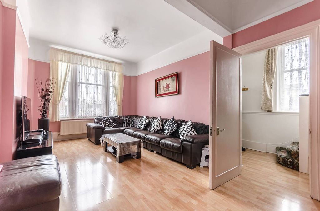 Property photo 1 of 18