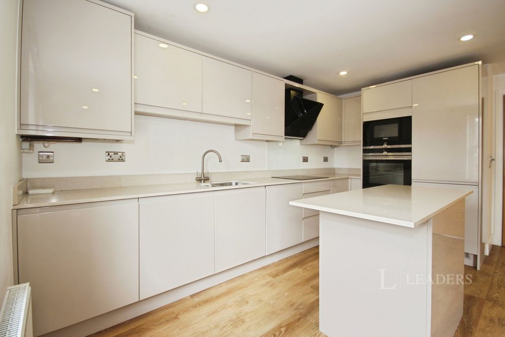 Property photo 3 of 17 Pbox-Img.Jpg