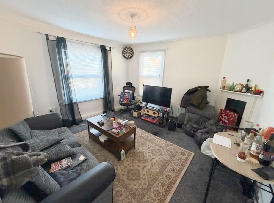 Property photo 3 of 6 Living Room