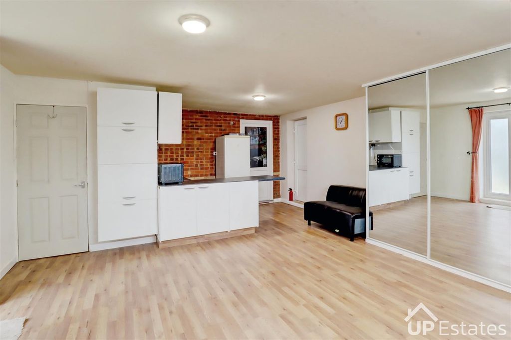 Additional image 17 of 5 bed detached house for saleOrchid Close, Bedworth CV12