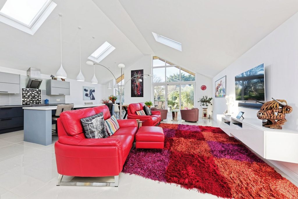 Property photo 2 of 20