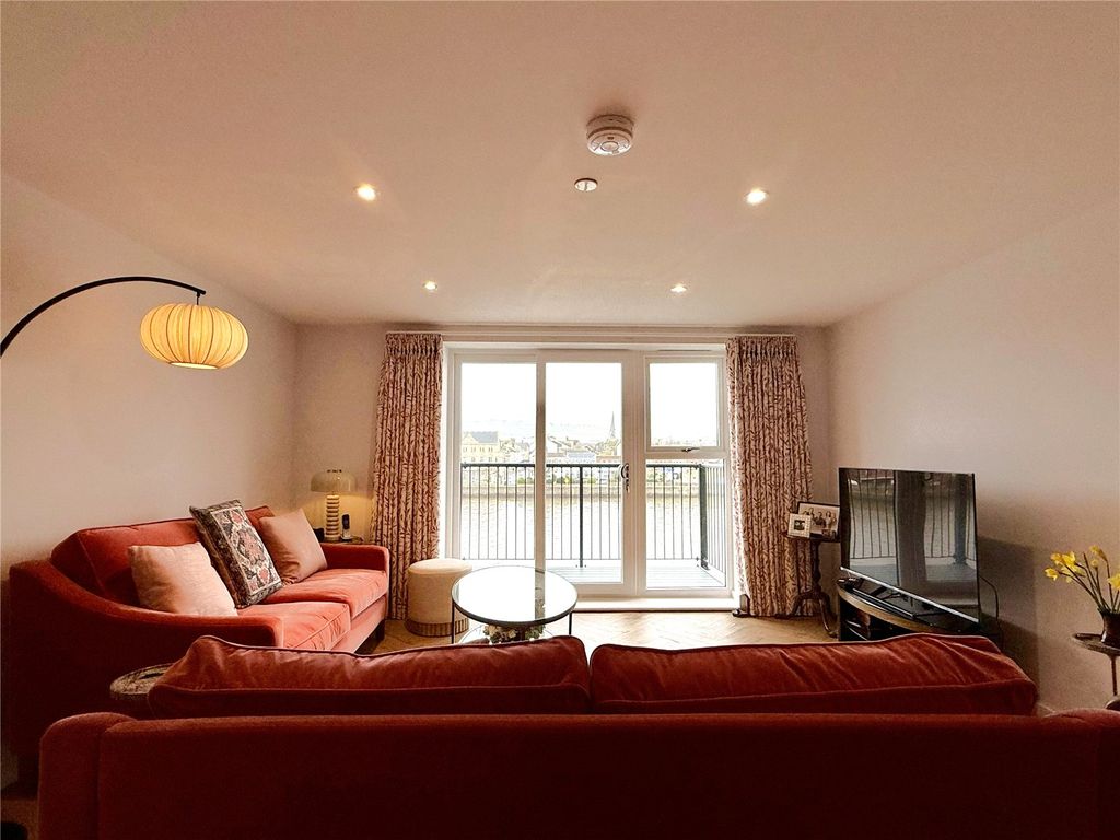 Property photo 2 of 19 Picture No. 27