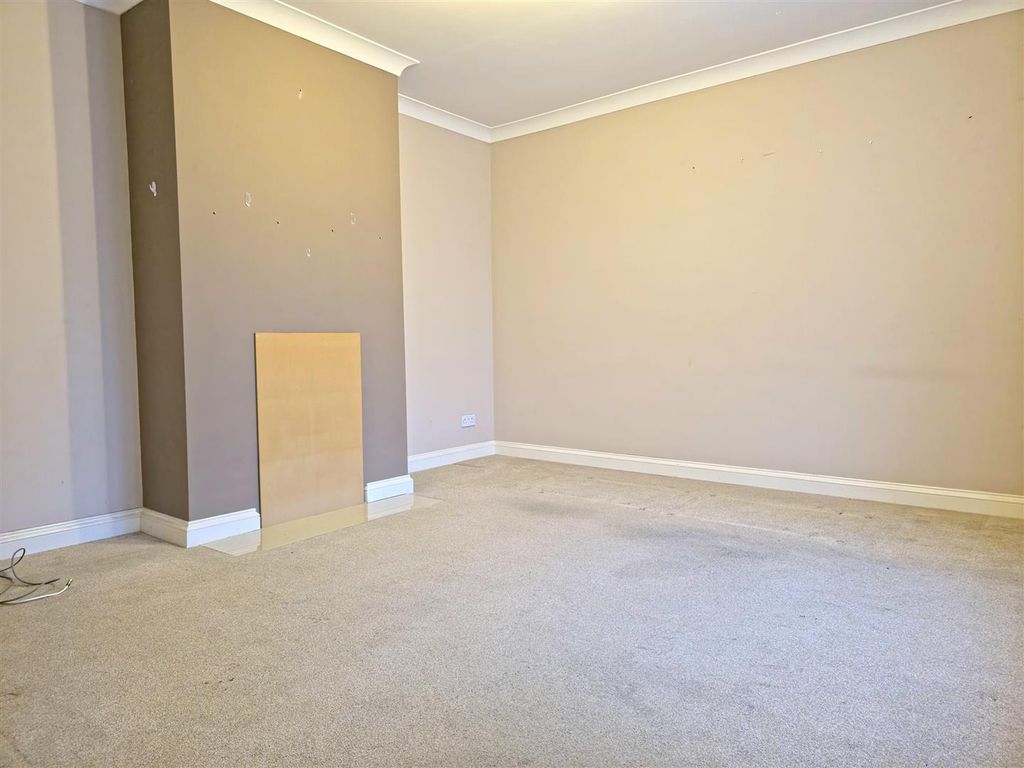 Property photo 1 of 14 Living Room