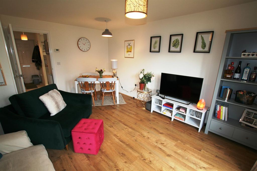 Property photo 2 of 11