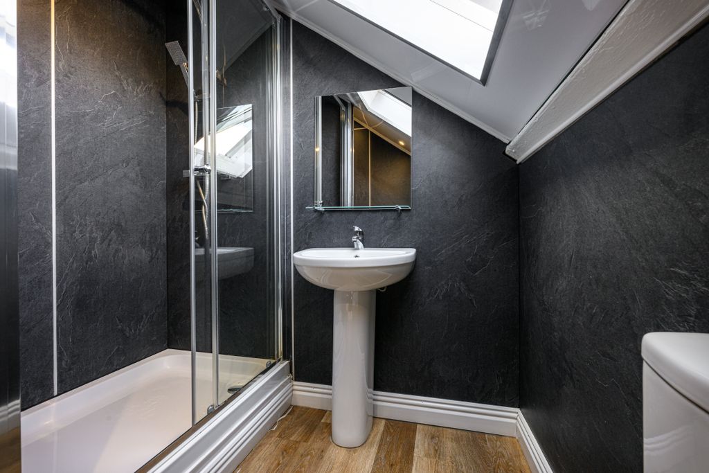 Property photo 3 of 9 20250905 23E Ridley Pl Bathroom-1