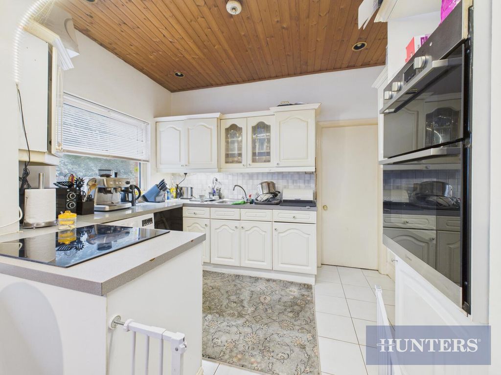 Property photo 3 of 24 Kitchen