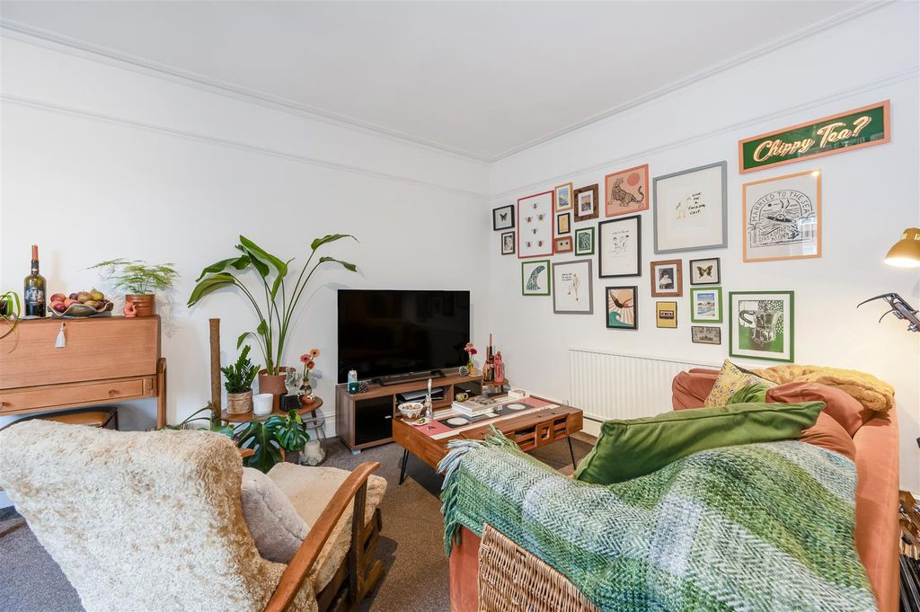 Property photo 3 of 23 Sitting Room.Jpg