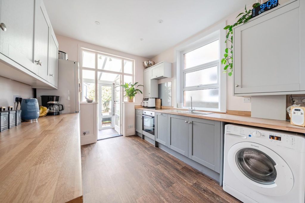 Property photo 2 of 17 1441298-6-69De019E5E720.Jpg