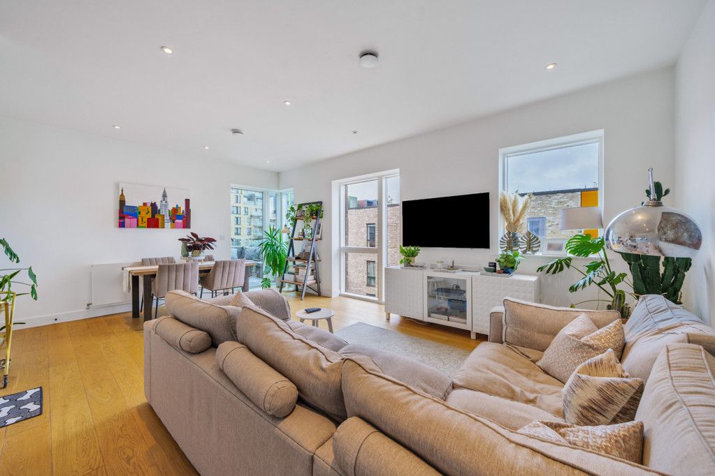 Property photo 2 of 17 Reception