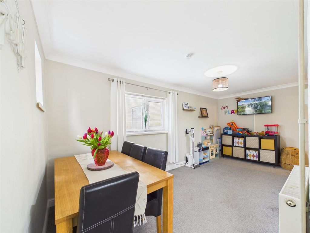 Property photo 3 of 19 Cam04045G0-Pr0072-Still005.Jpg