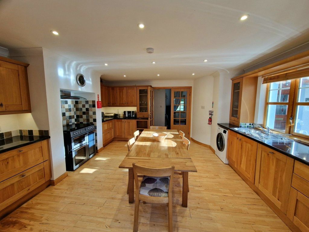 Property photo 3 of 12 Gallery