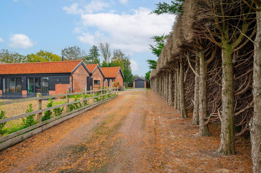 Property photo 1 of 29