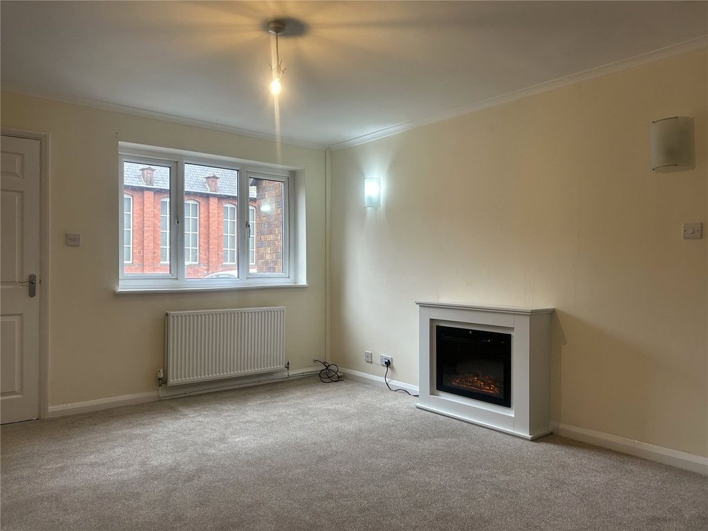 Property photo 3 of 13 Lounge