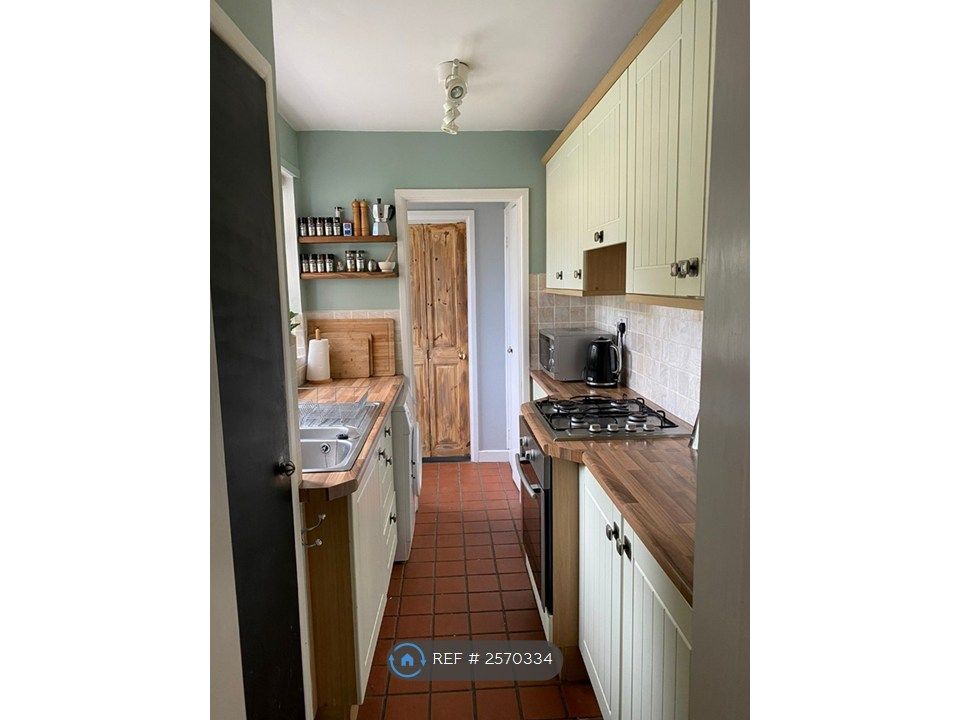Property photo 3 of 7 Kitchen