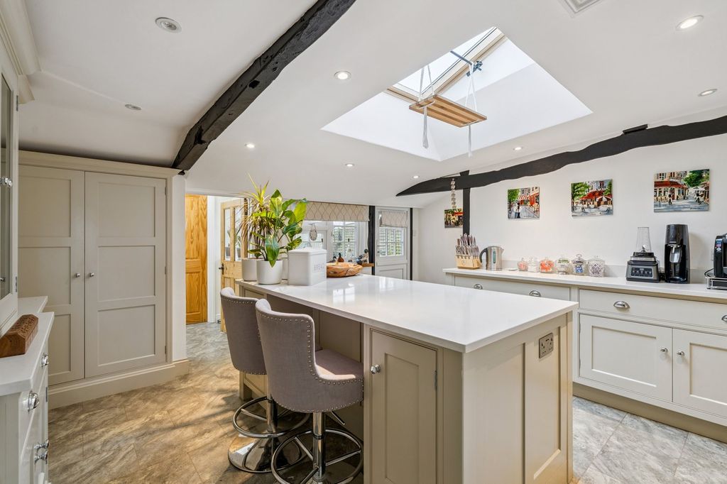 Property photo 2 of 35