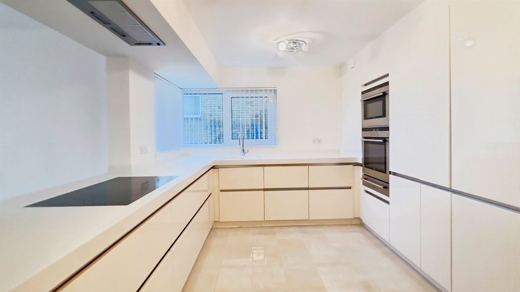 Property photo 2 of 25