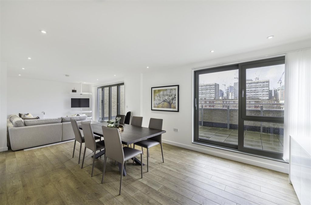 Property photo 2 of 15 Reception Room
