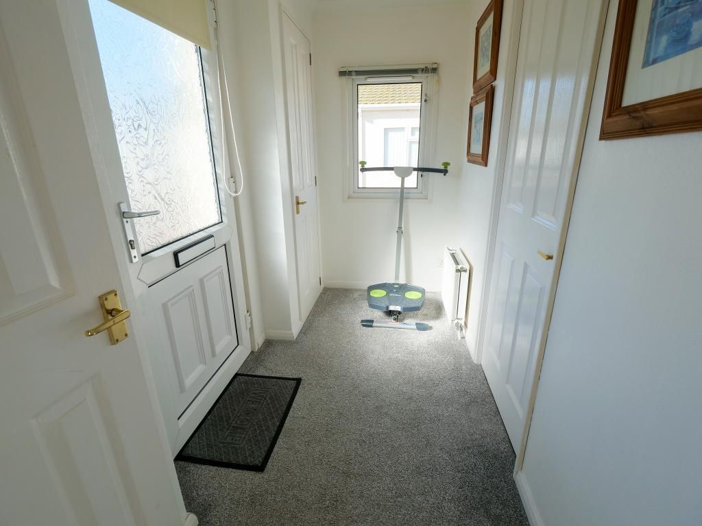 Property photo 2 of 11 Hallway