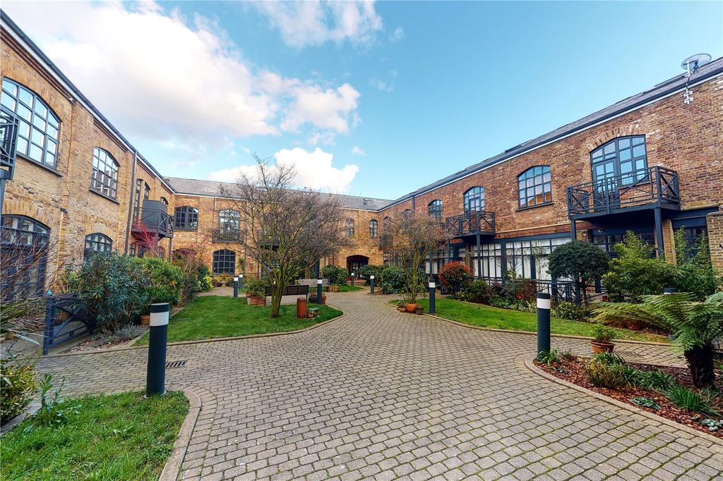 Property photo 2 of 18 Exterior