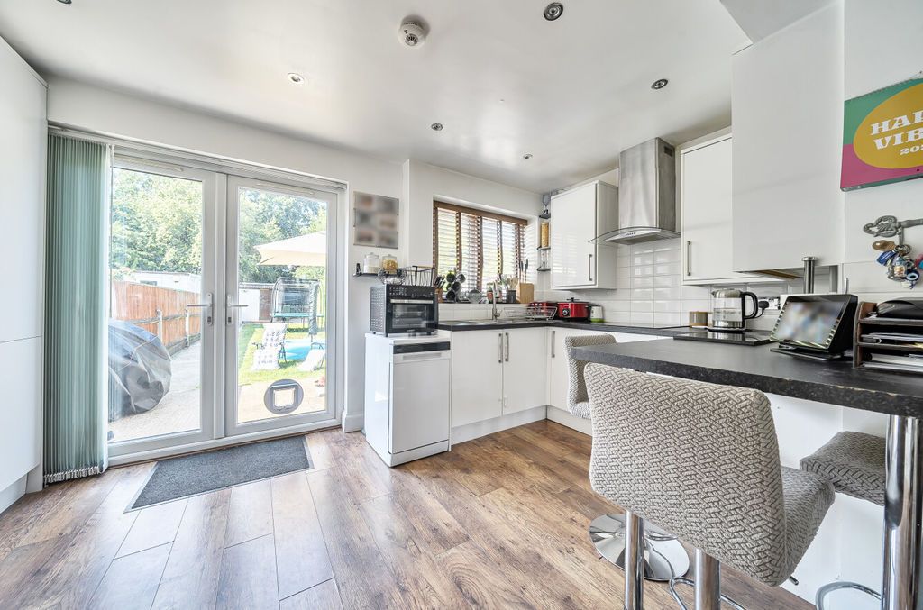 Property photo 3 of 18 Kitchen Dining