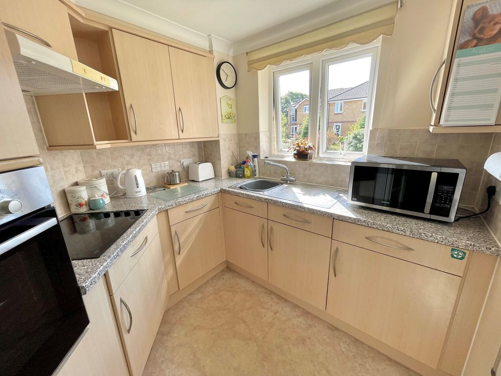 Property photo 3 of 12 31 Milliers Court Kitchen1