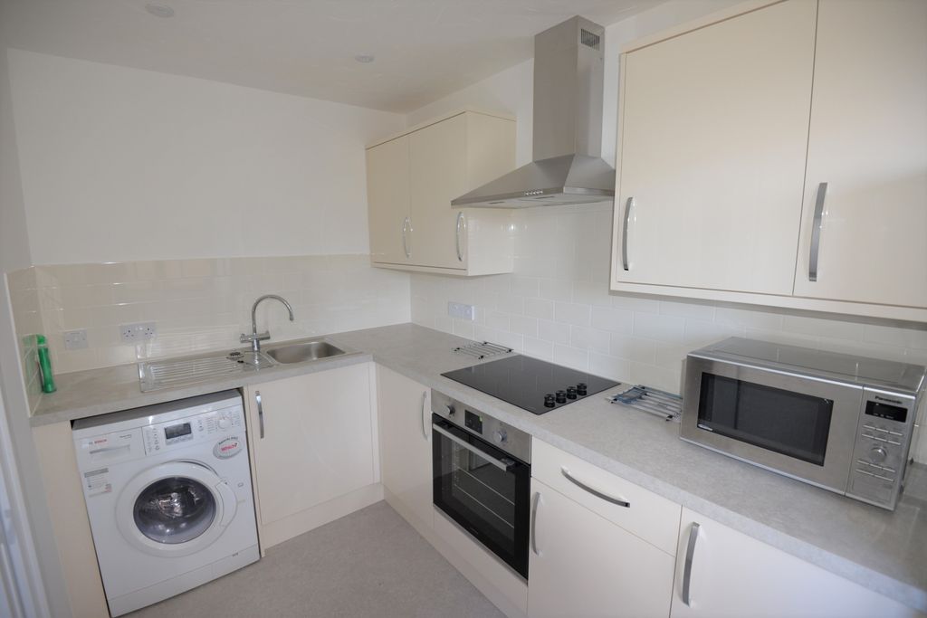Property photo 2 of 9 03