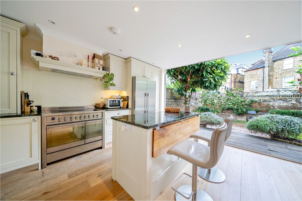Property photo 2 of 23 1347428-21-68B5E1...