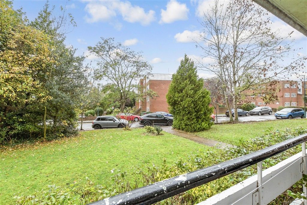 Property photo 3 of 7 Balcony / Terrace