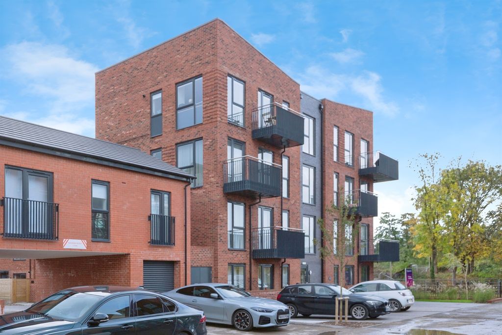 Property photo 1 of 17