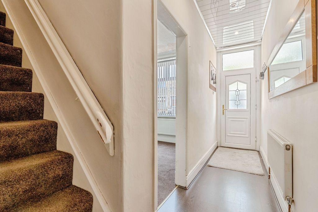 Property photo 3 of 18 Pbox-Img.Jpg