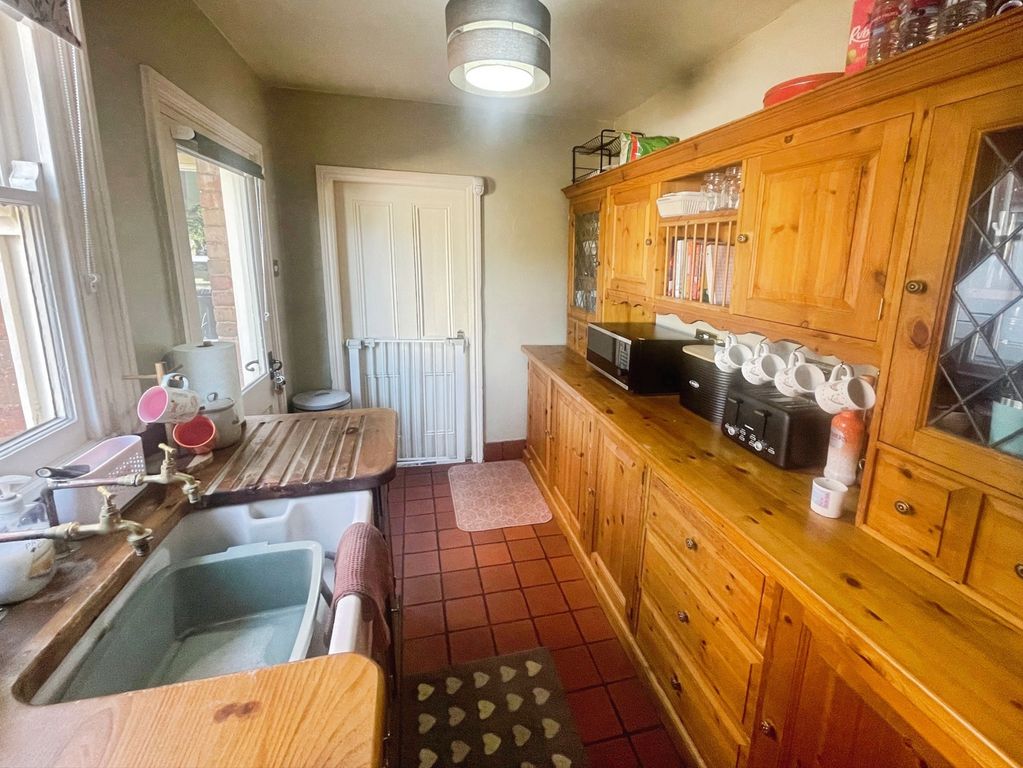 Property photo 3 of 15 Kitchen