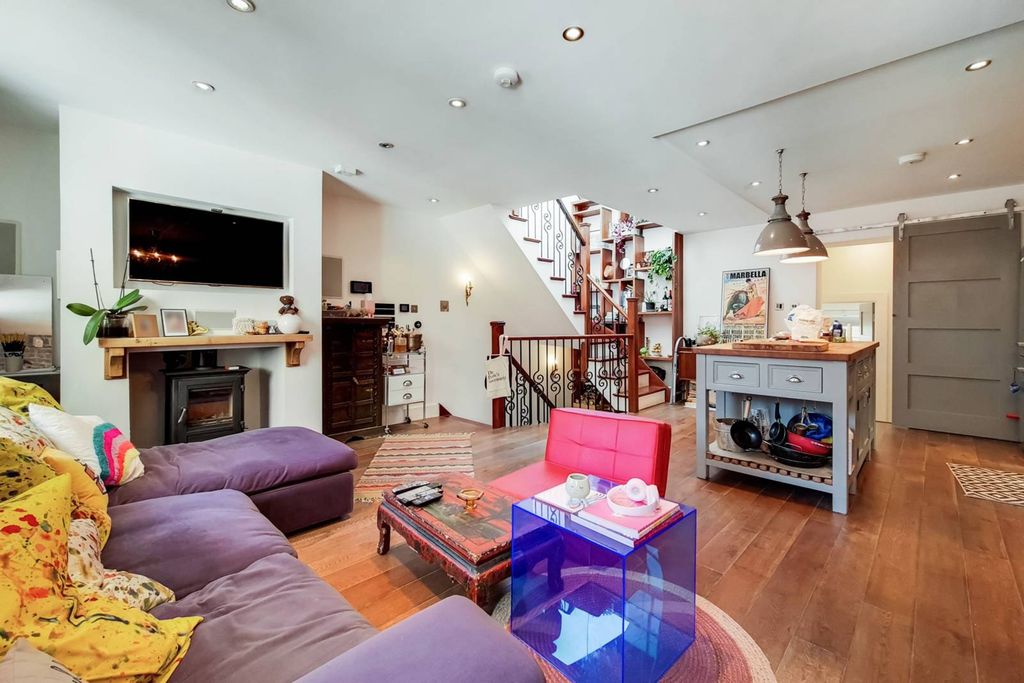 Property photo 2 of 14