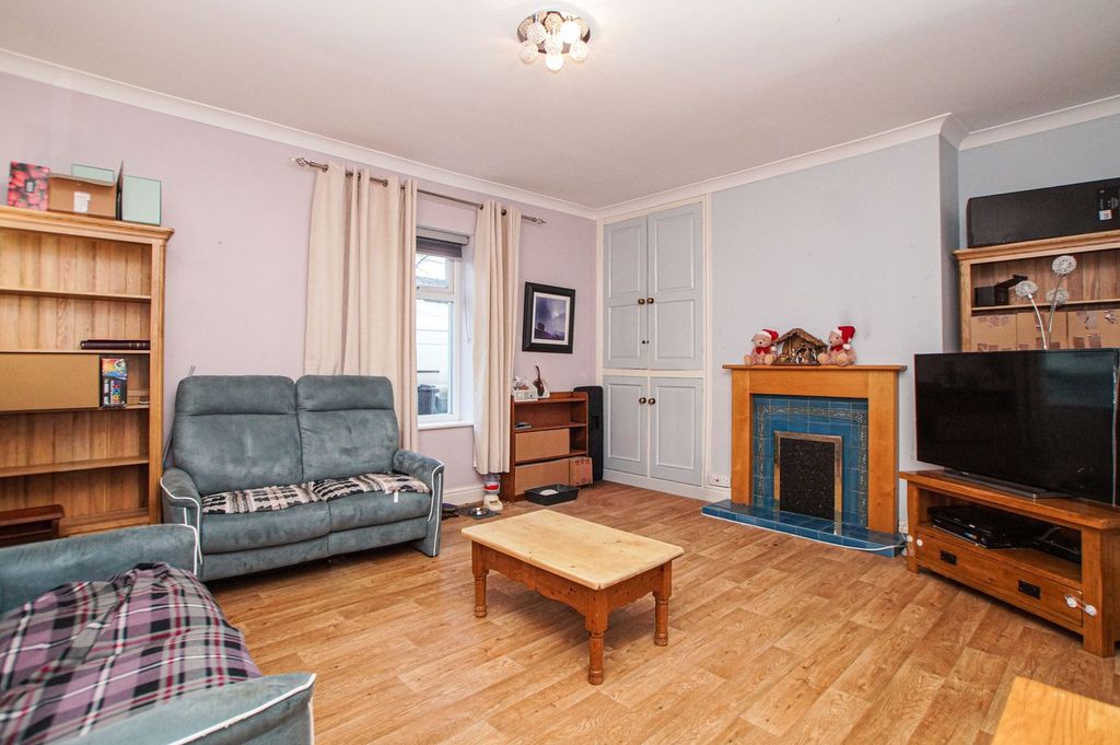 Property photo 3 of 27 Lounge